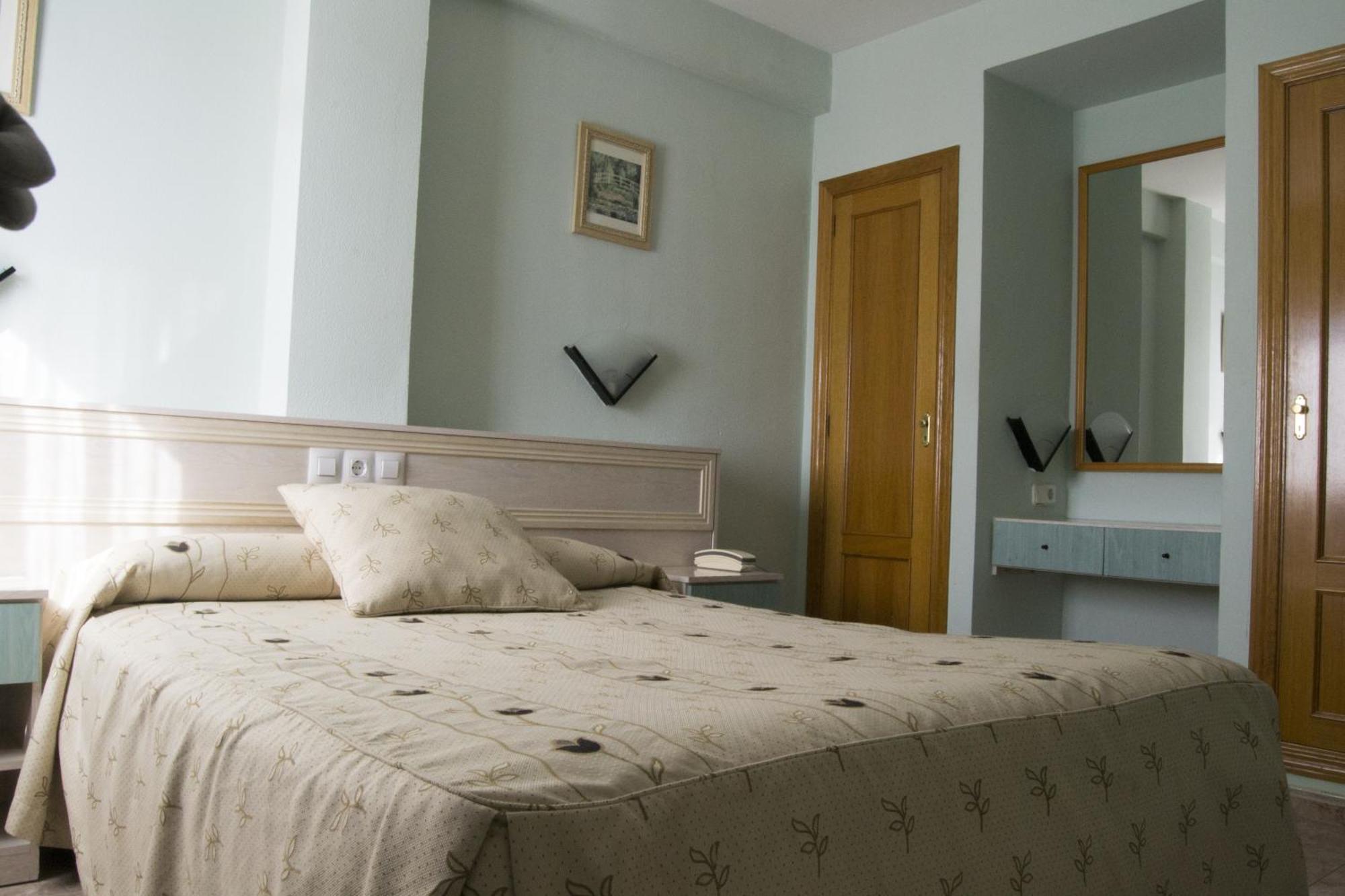 Hotel Rausan อัลฟาคาริน ห้อง รูปภาพ
