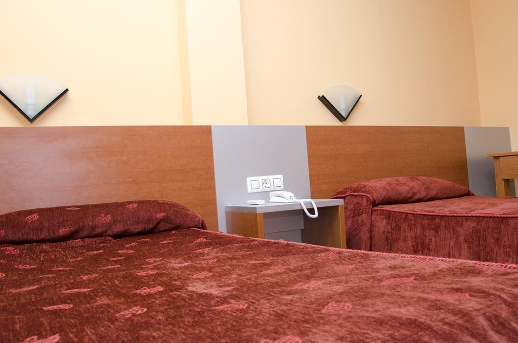 Hotel Rausan อัลฟาคาริน ห้อง รูปภาพ